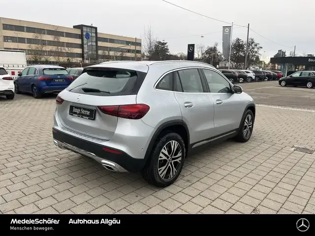 Mercedes-Benz GLA 180