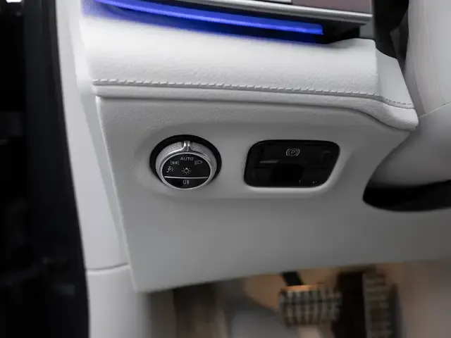 Mercedes-Benz EQE SUV