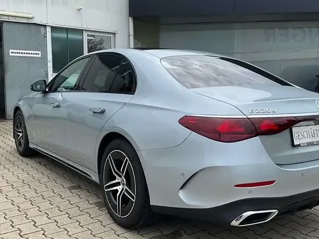 Mercedes-Benz E 220