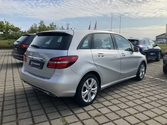 Mercedes-Benz B 200