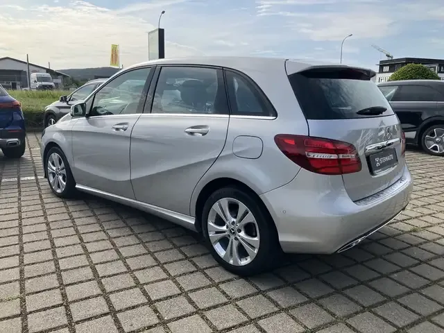 Mercedes-Benz B 200