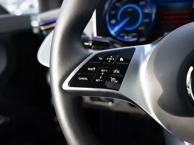 Mercedes-Benz EQE 300