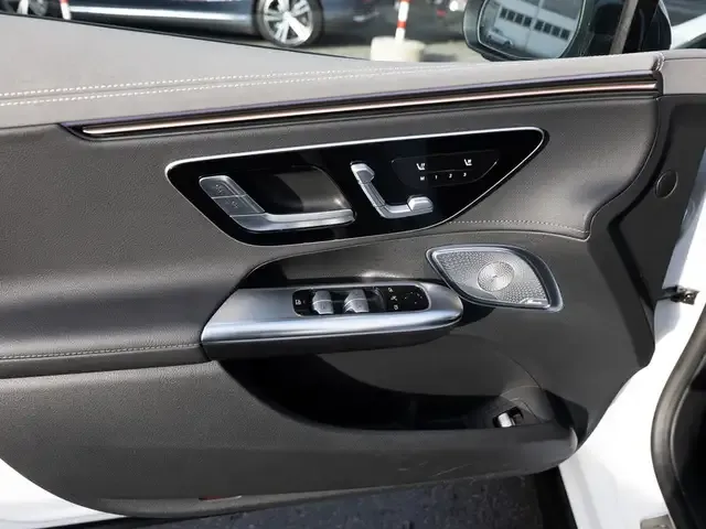 Mercedes-Benz EQE 300