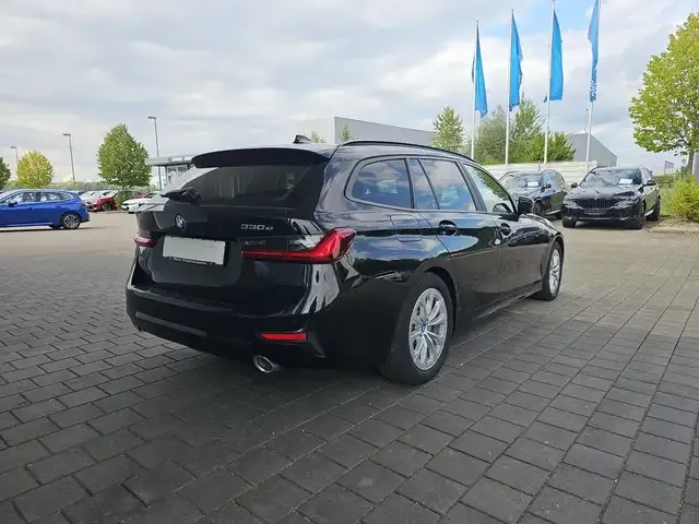 BMW 330
