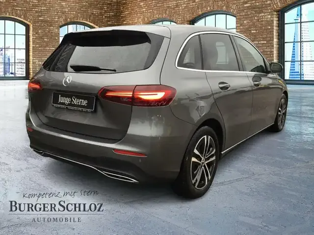 Mercedes-Benz B 180