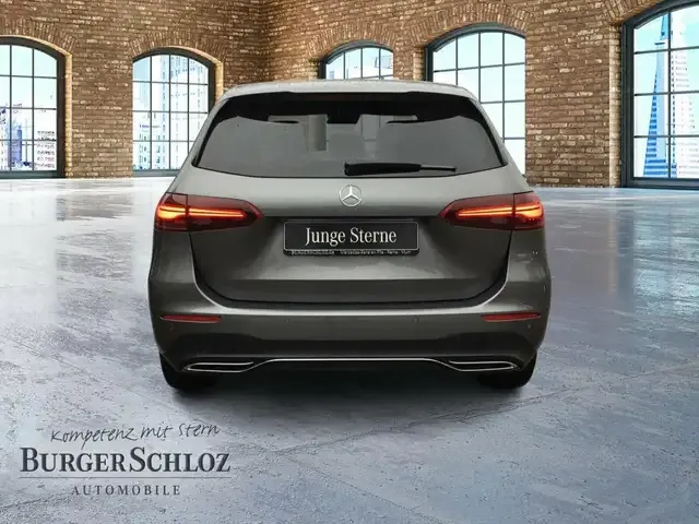 Mercedes-Benz B 180