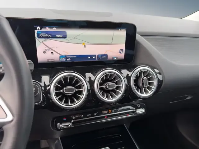 Mercedes-Benz EQA 300