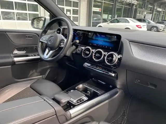 Mercedes-Benz B 180