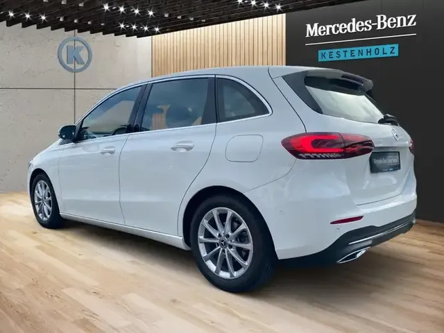 Mercedes-Benz B 180