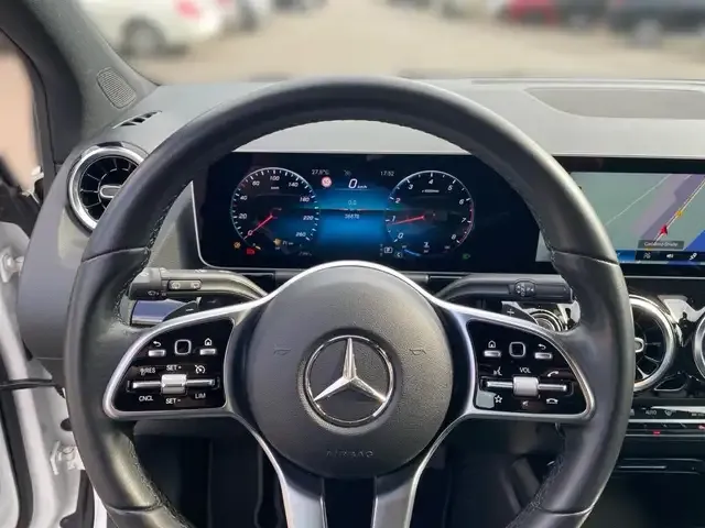 Mercedes-Benz B 180