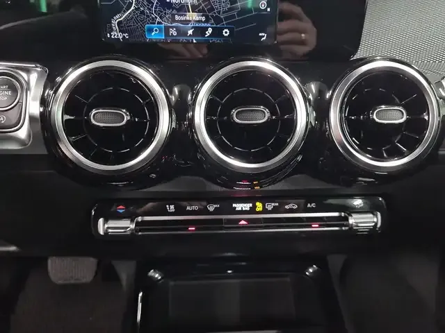 Mercedes-Benz GLB 200