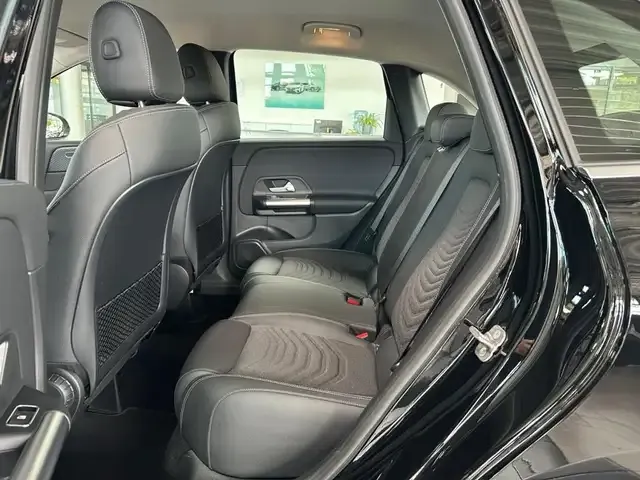 Mercedes-Benz B 180