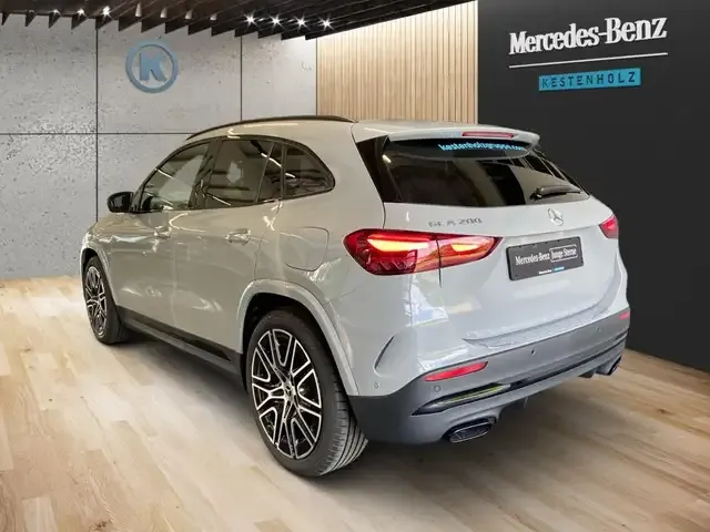 Mercedes-Benz GLA 200