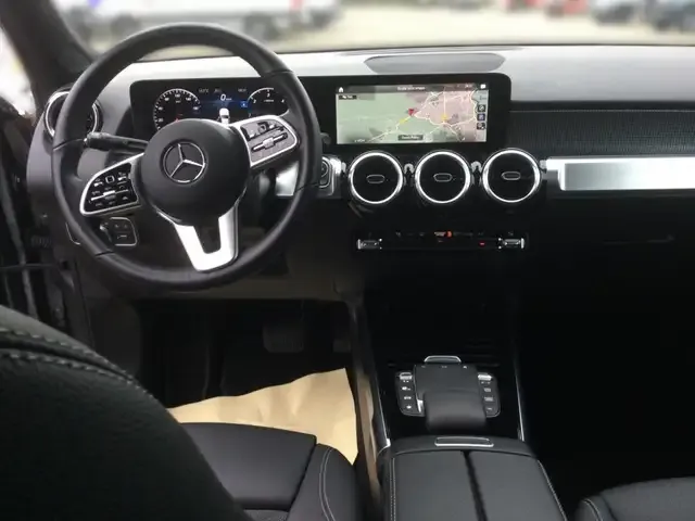 Mercedes-Benz GLB 220