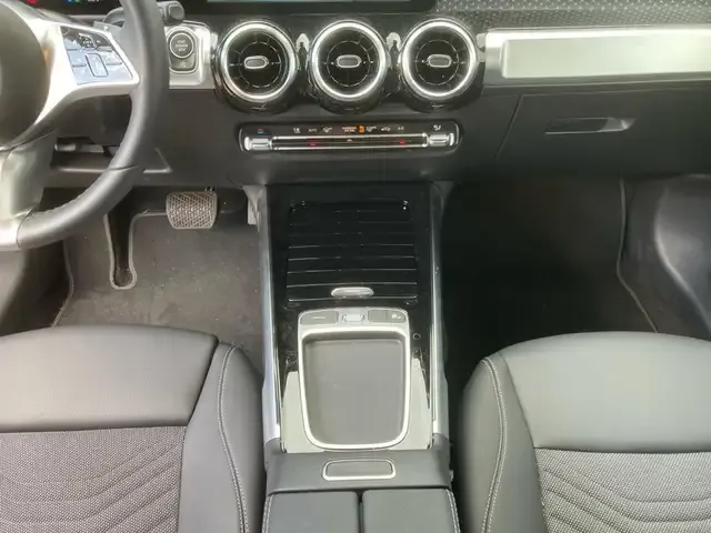 Mercedes-Benz GLB 220