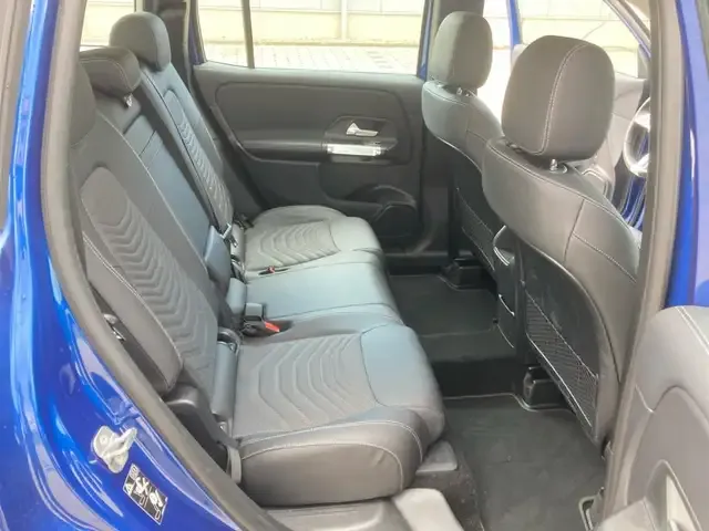 Mercedes-Benz GLB 220