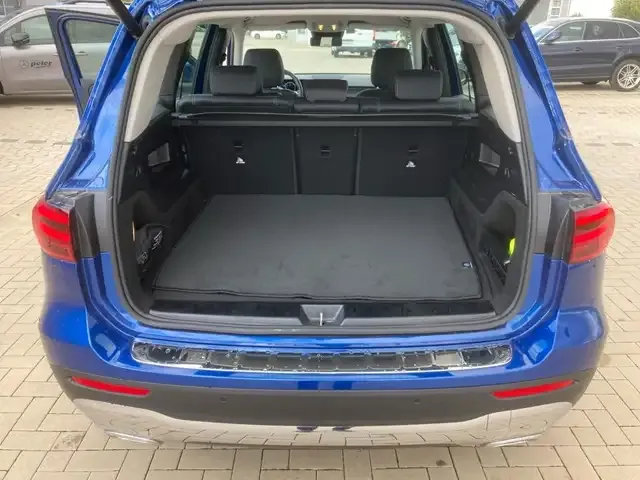 Mercedes-Benz GLB 220