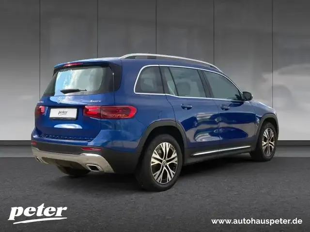 Mercedes-Benz GLB 220