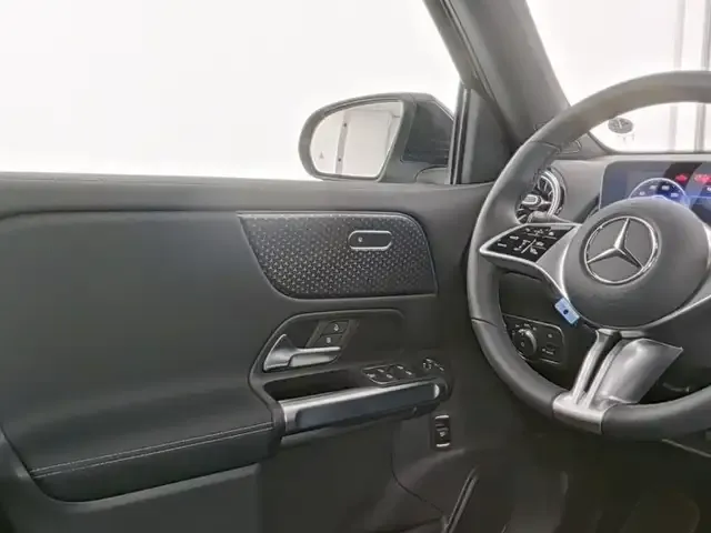 Mercedes-Benz EQB 300