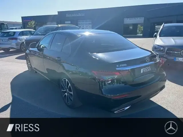 Mercedes-Benz E 200