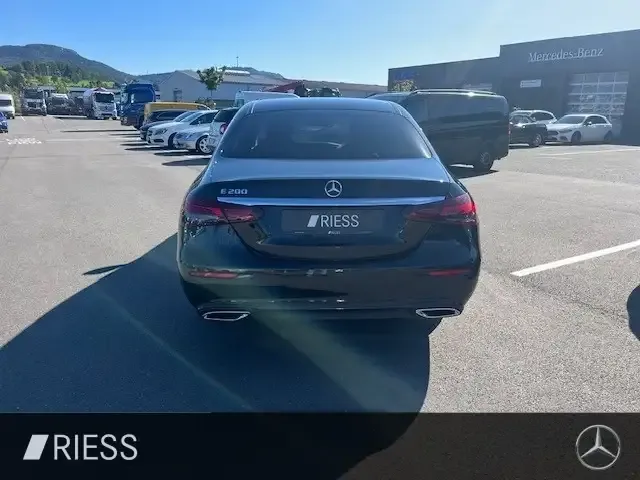 Mercedes-Benz E 200