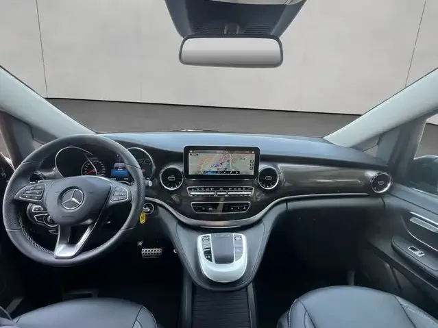 Mercedes-Benz V 220