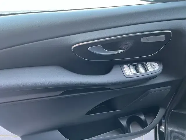 Mercedes-Benz V 220