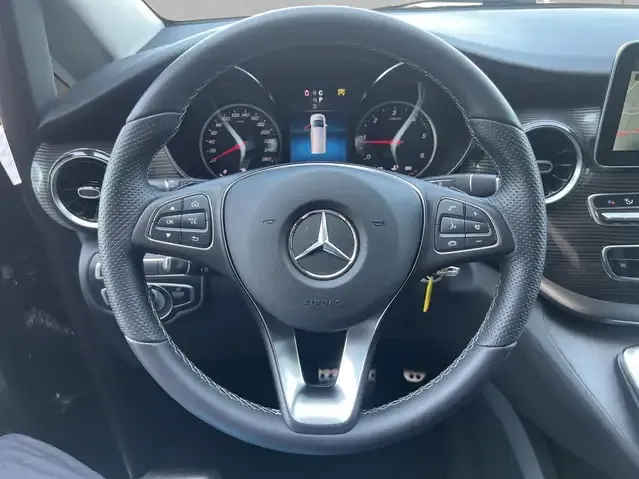 Mercedes-Benz V 220