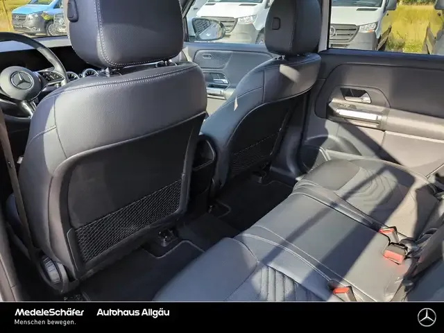 Mercedes-Benz EQB 300