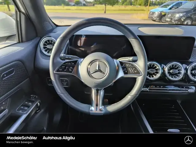 Mercedes-Benz EQB 300