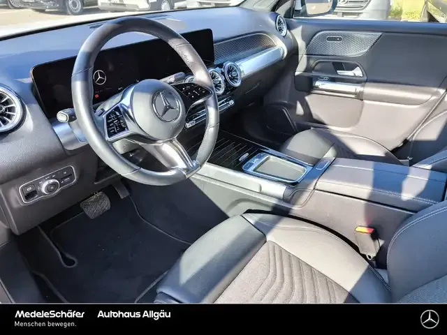 Mercedes-Benz EQB 300