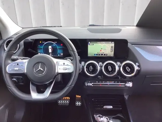 Mercedes-Benz GLA 200