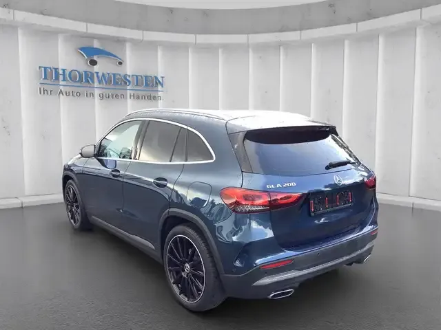 Mercedes-Benz GLA 200