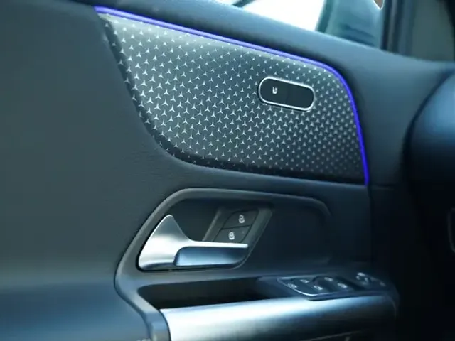 Mercedes-Benz EQA 300