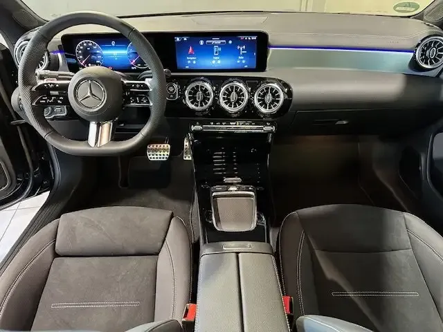 Mercedes-Benz CLA 200