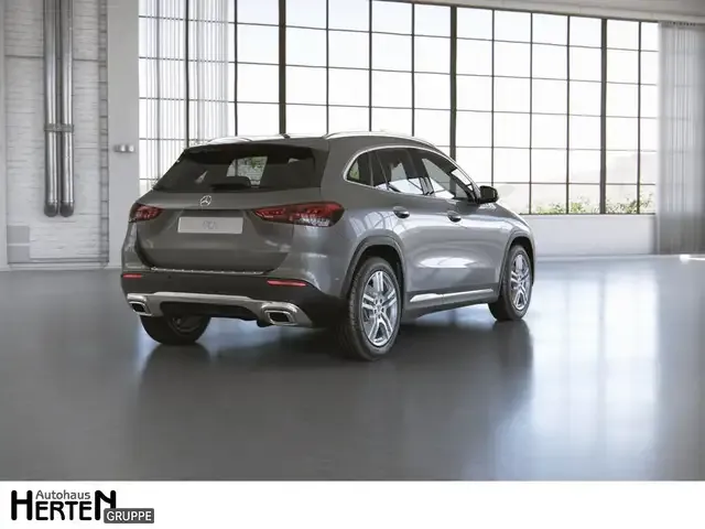 Mercedes-Benz GLA 220