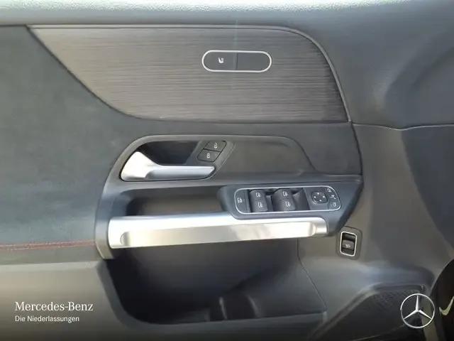 Mercedes-Benz EQB 300