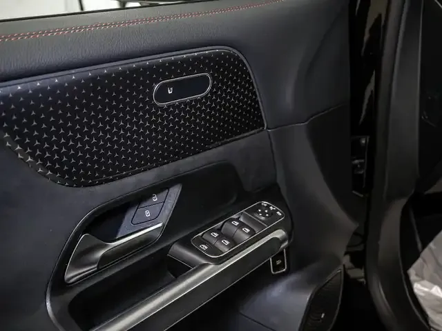 Mercedes-Benz EQB 350