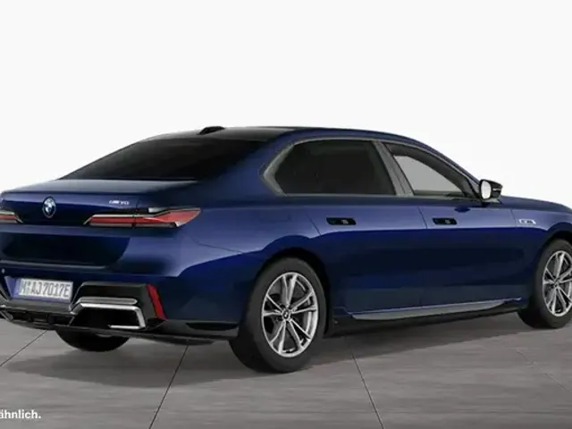 BMW i7