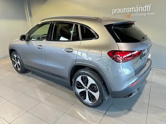 Mercedes-Benz GLA 220
