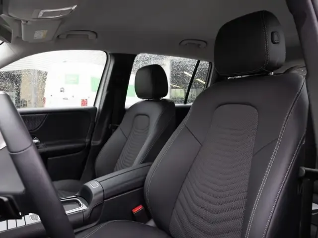 Mercedes-Benz GLB 220