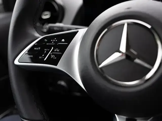 Mercedes-Benz GLB 220