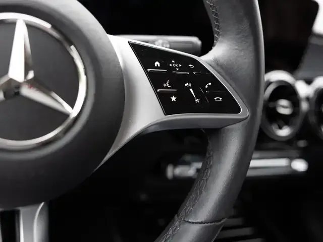 Mercedes-Benz GLB 220