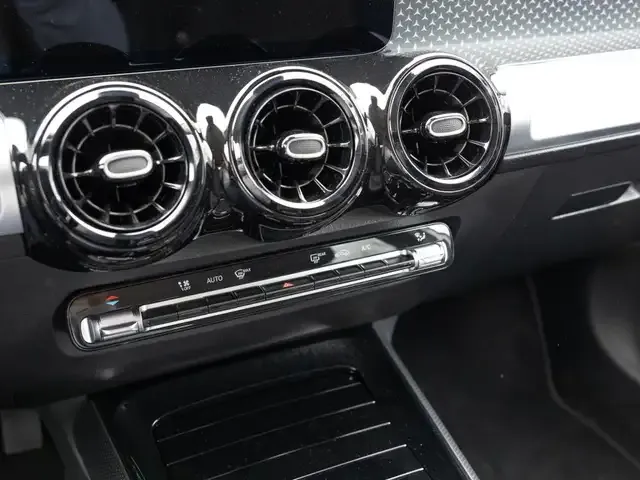 Mercedes-Benz GLB 220