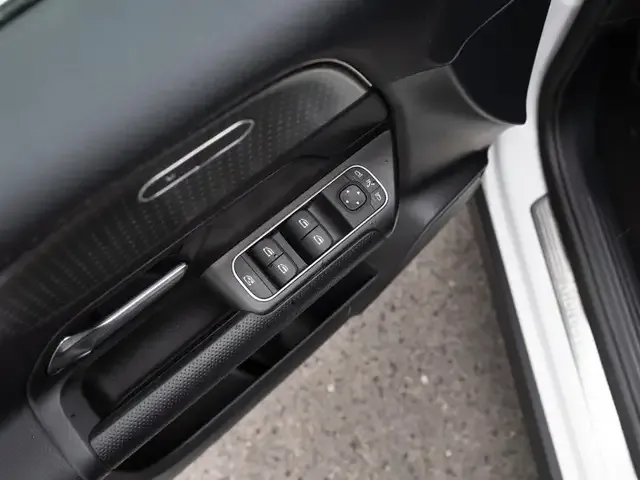 Mercedes-Benz GLB 220