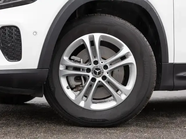 Mercedes-Benz GLB 220
