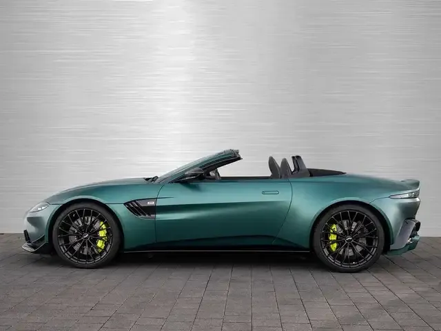 Aston Martin V8