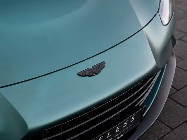 Aston Martin V8