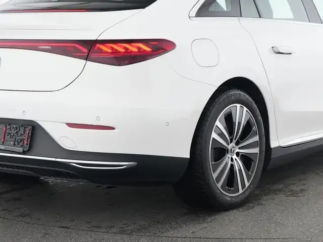 Mercedes-Benz EQE 300