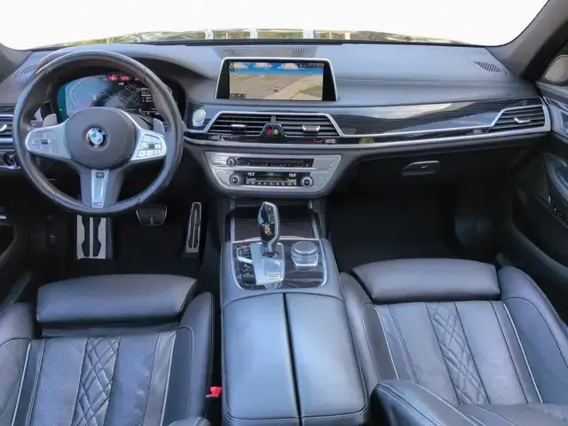 BMW 730